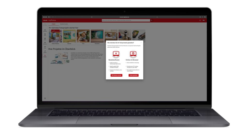 Laptop zeigt die CEWE myPhotos-Anwendung zur Erstellung von Fotoprodukten.